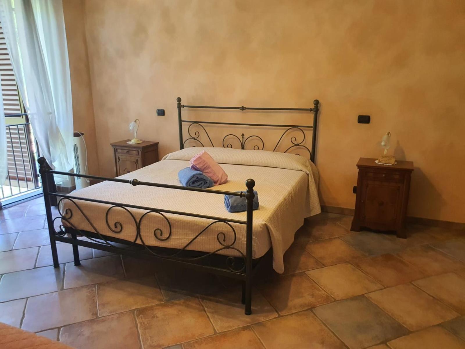 Eno-Agriturismo Cascina L'Arché Santo Stefano Belbo Esterno foto