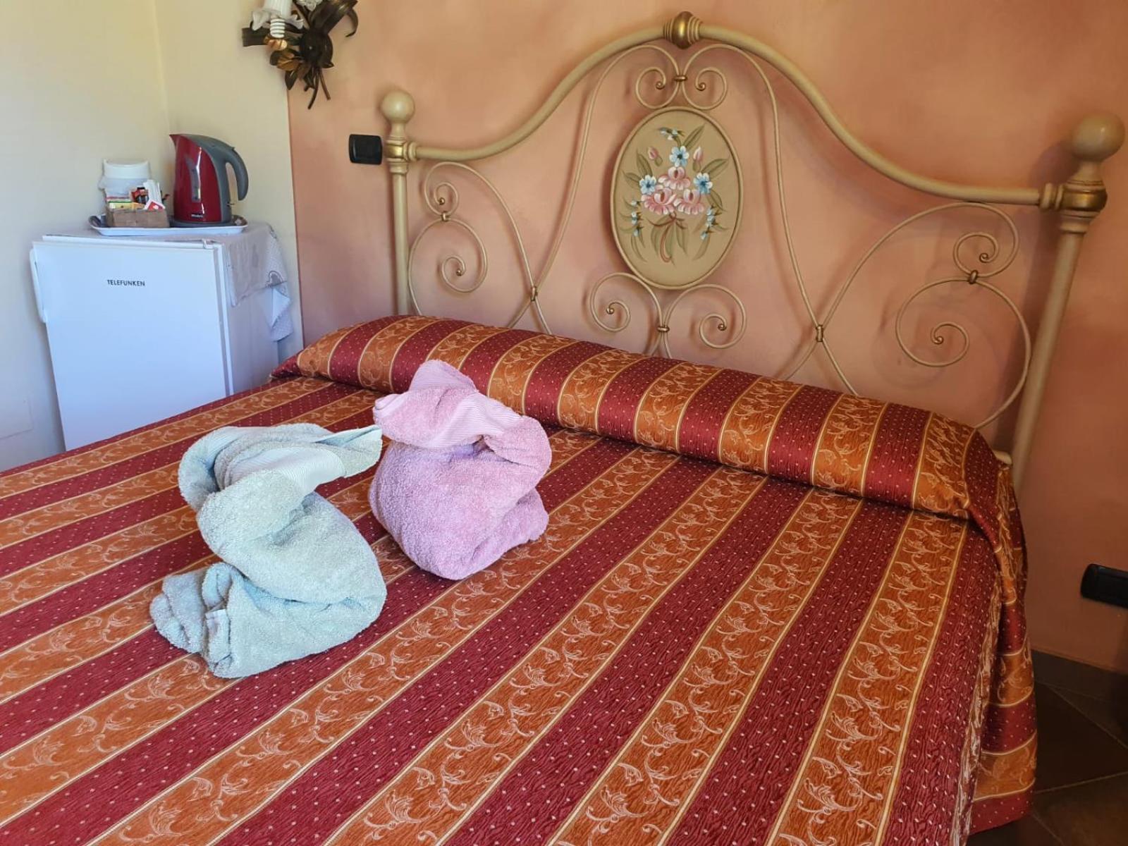 Eno-Agriturismo Cascina L'Arché Santo Stefano Belbo Esterno foto