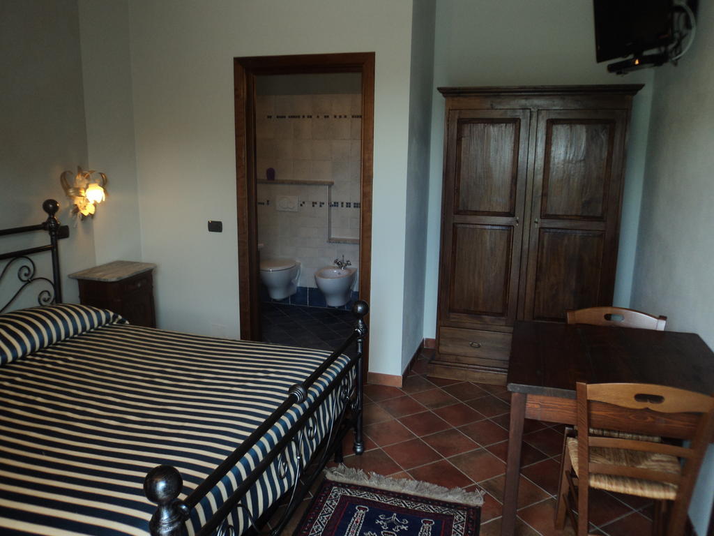 Eno-Agriturismo Cascina L'Arché Santo Stefano Belbo Camera foto